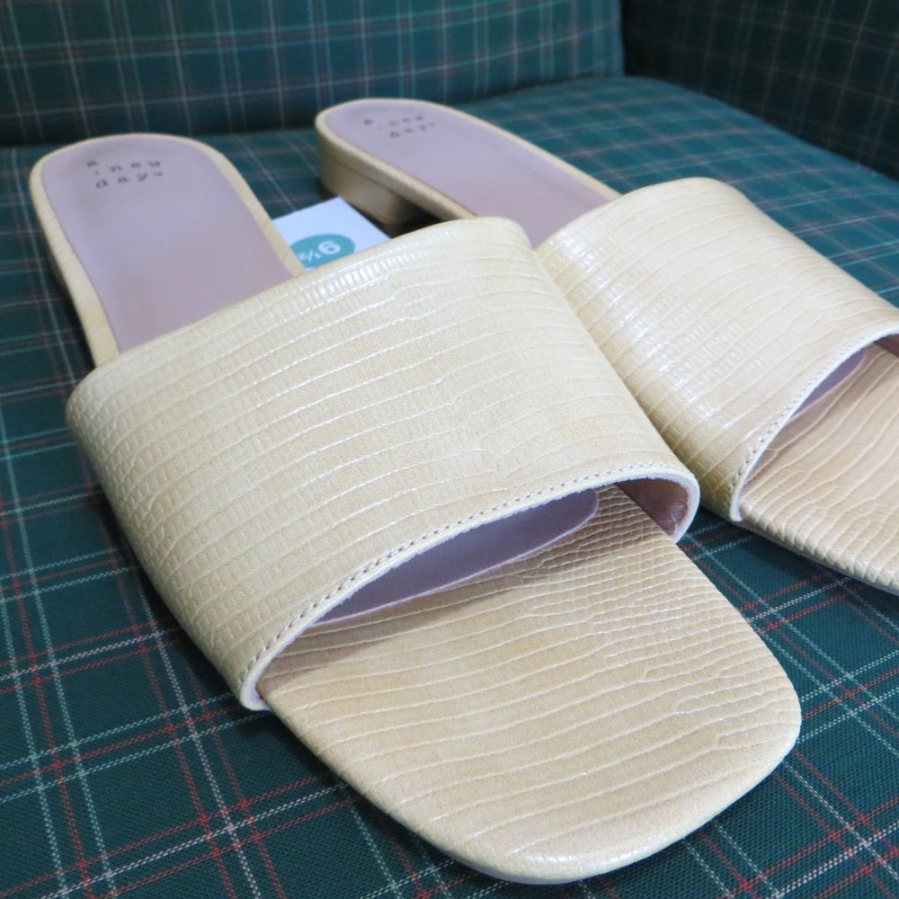 NWT Yellow Summer Slides - Sandal Size 9.5 Target A New Day Brand